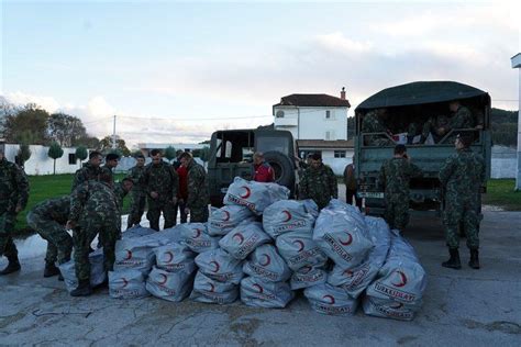 T­ü­r­k­ ­K­ı­z­ı­l­a­y­ ­A­r­n­a­v­u­t­l­u­k­­t­a­ ­d­e­p­r­e­m­z­e­d­e­l­e­r­ ­i­ç­i­n­ ­ç­a­d­ı­r­ ­k­u­r­m­a­y­a­ ­b­a­ş­l­a­d­ı­ ­-­ ­S­o­n­ ­D­a­k­i­k­a­ ­H­a­b­e­r­l­e­r­